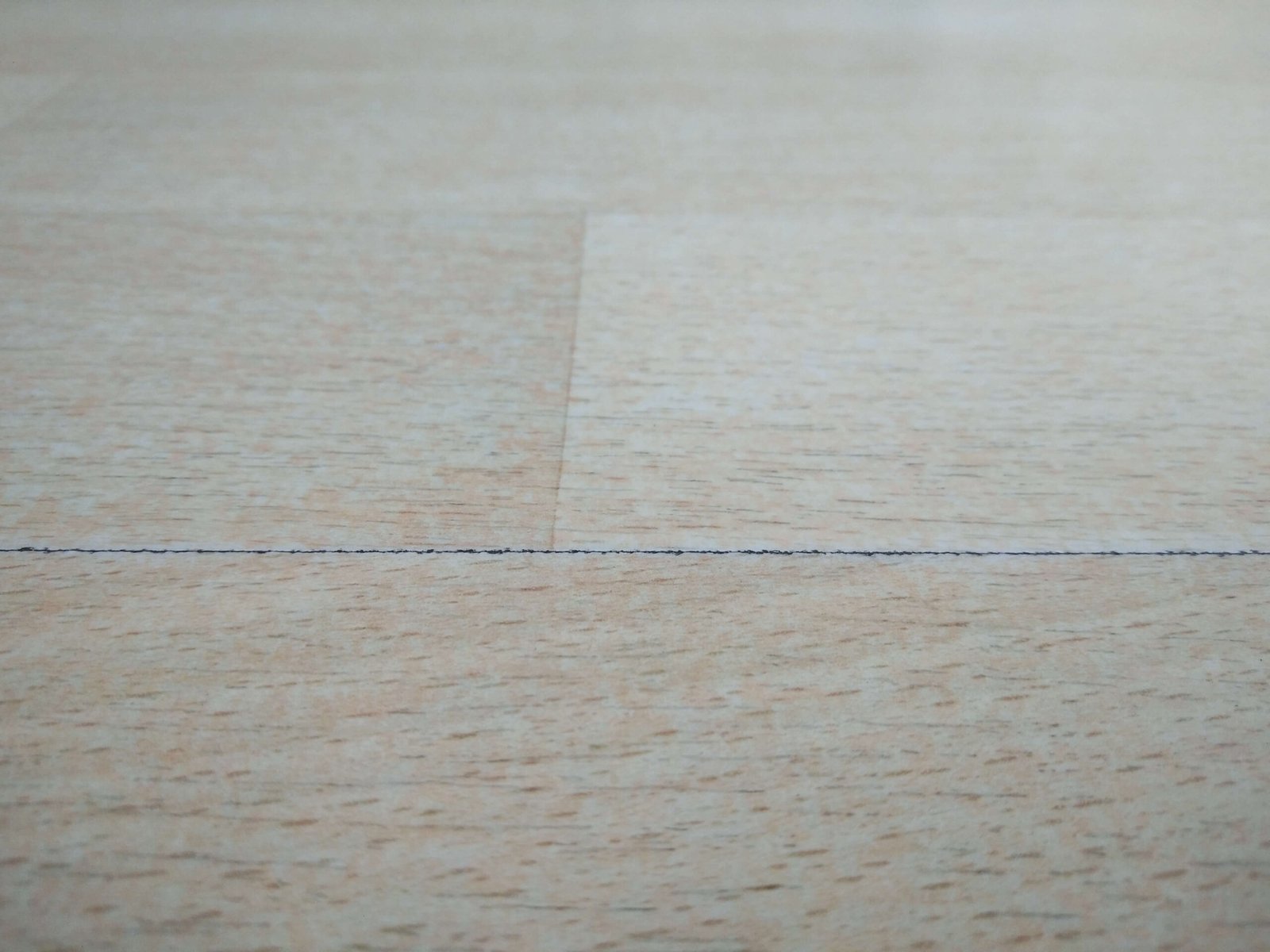 Poškodená laminátová podlaha